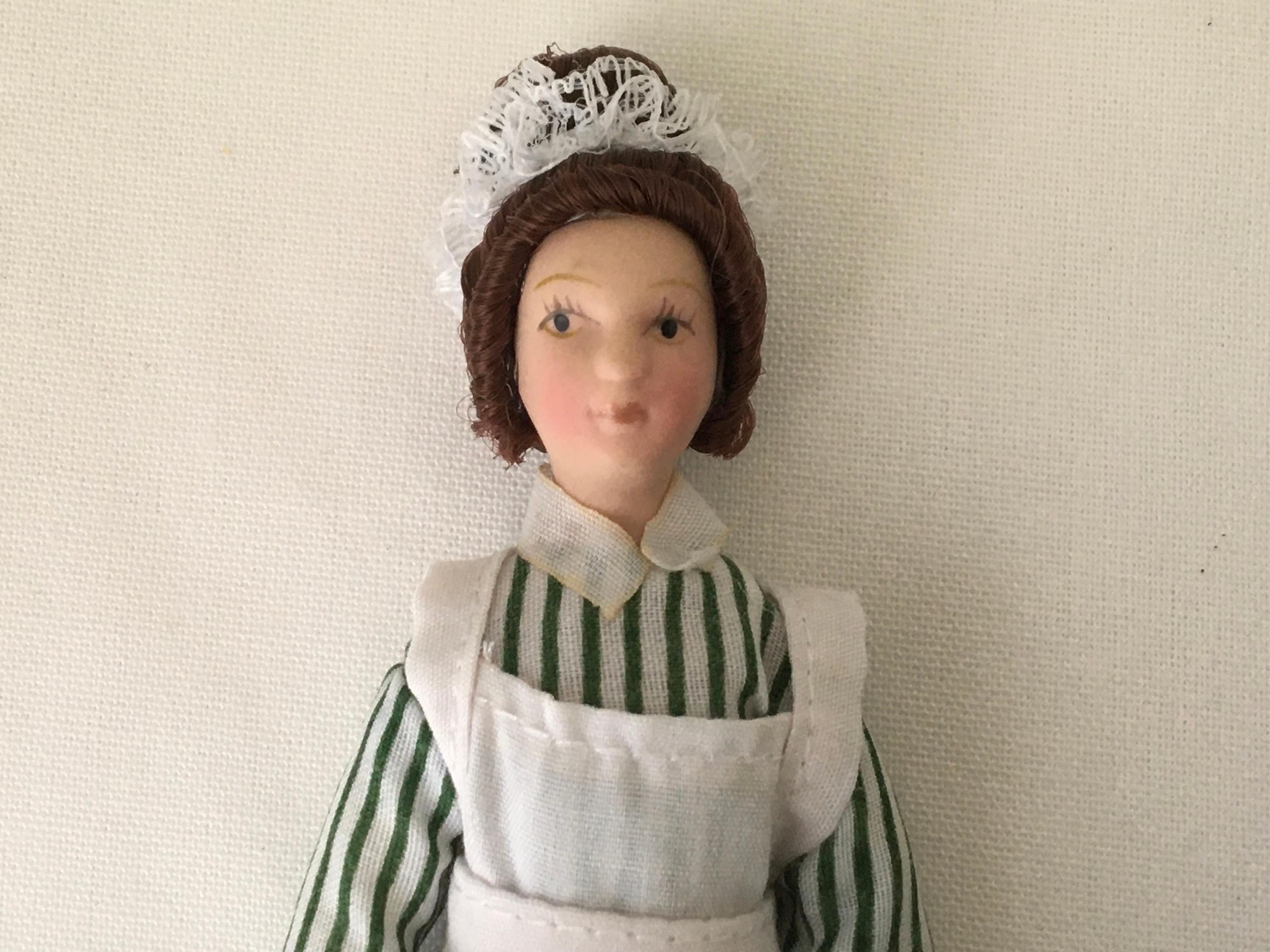 Dollhouse Victorian Maid Housekeeper Nanny Doll Poseable 1:12 -   Portugal