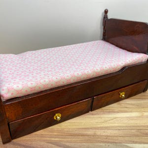 Dollhouse Miniature Bed ~ Day Bed ~ 1:12th Scale ~ Child&#39;s Bed ~ Bedroom ~ Furniture ~ Room Box ~ Diorama ~ Vignette