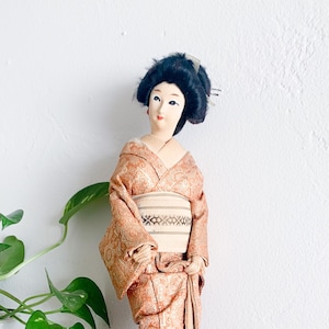 Vintage Geisha Doll Figurine – Japanese Art, Asian Decor, Eclectic Decor