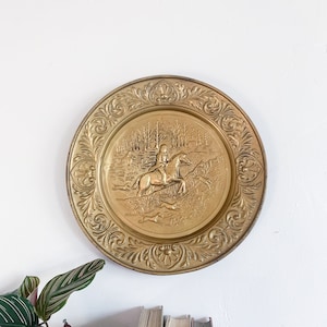 Vintage Brass Hunting Scene Wall Plate – Victorian English Country Scene, Dog Hunting Decor
