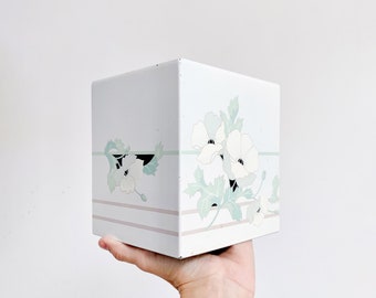 Vintage 80s / 90s Tissue Box Cover (One Left!) – Floral Tissue Holder, White Tissue Cover, Vintage Bathroom Decor