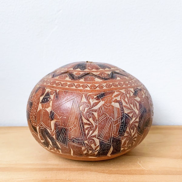 Vintage Peruvian Folk Art Gourd Box – Carved Container, Eclectic Decor, Handmade Wooden Box