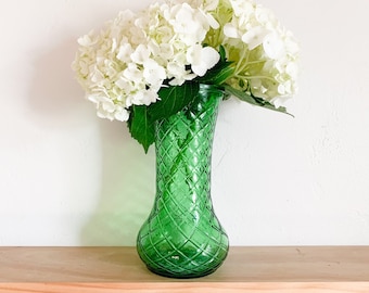 Large Emerald Green Vintage Vase – Diamond Cut Boho Bouquet Vase