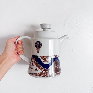Zabytkowy czajniczek z kamionki Noritake Up Up and Away – balon na ogrzane powietrze, kuchnia w stylu retro, prezent dla miłośnika herbaty