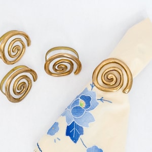 Vintage Spiral Swirl Brass Napkin Rings (Set of 4) – Mid Century Dining, Vintage Table Setting, Napkin Holders