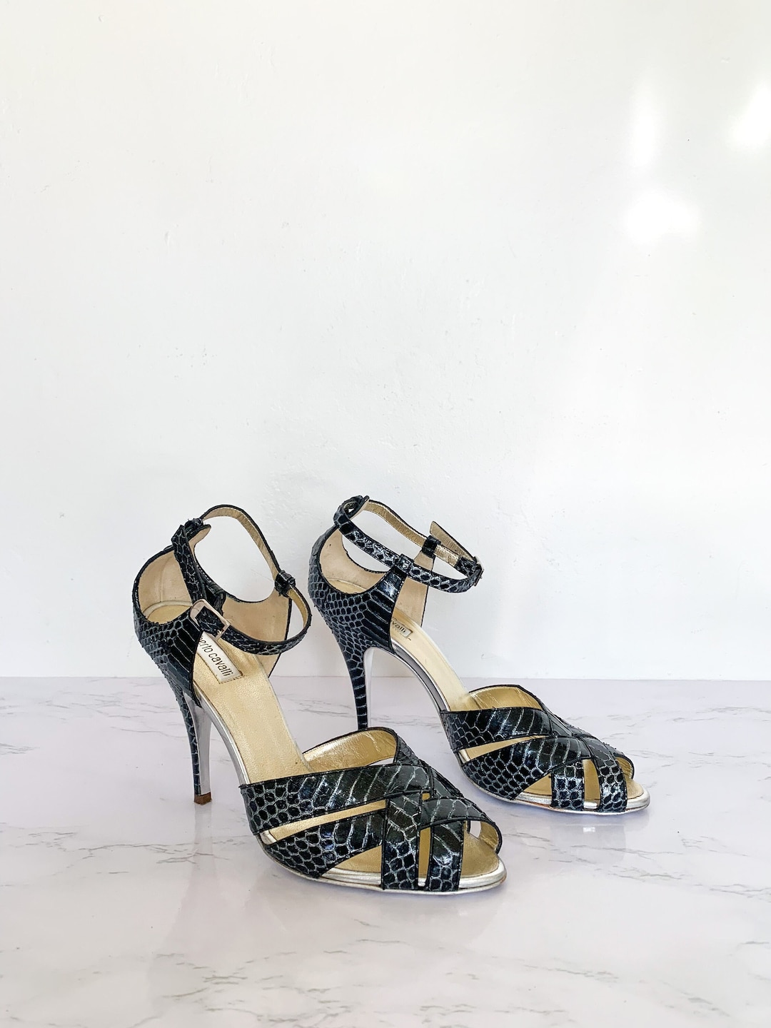 roberto cavalli 黒 レース 40 イタリア製 Vintage Roberto Cavalli Black Snakeskin Strappy Heels 7.5 (EU 38