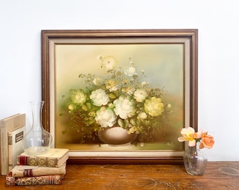 Vintage Floral Oil Painting – Framed Bouquet Still Life, Signed