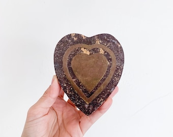 Joyero de esteatita en forma de corazón con incrustaciones de latón - Caja de baratijas, regalo de aniversario