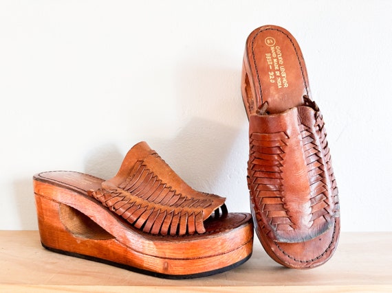 Vintage Platform Sandals - 8
