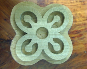 Bese Saka, Sello de madera hecho a mano Adinkra