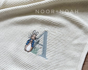 Personalizowany dzianinowy kocyk dla dziecka, pieluszek z monogramem Królika Piotrusia