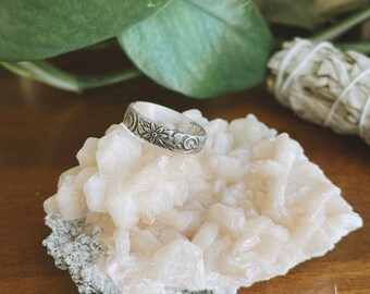 Sterling Silver Ring. Daisy Ring. Flower Ring. Stacker Ring.