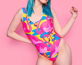 Flamingo Fiesta Bodysuit / Badeanzug - UV-reaktiv, recyceltes Lycra, Neon, Festival-Outfit, Strandparty