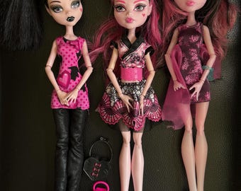 G1 Vintage Monster High dolls. Draculaura Draculocker, Haunted Draculaura, Foreign exchange Draculaura. Individual dolls.