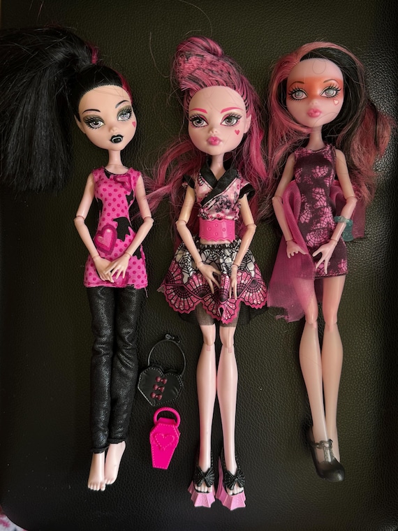 monster high doll and fashion set draculaura with dress-up locker Mattel Monster High Doll & Fashion Set Draculaura with Dress Up Locker   Price 