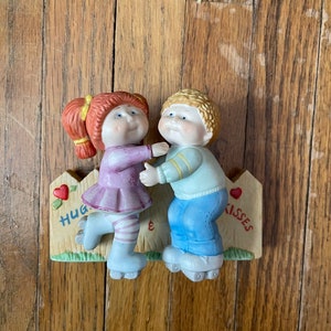 VINTAGE 1985 Ceramics Cabbage Patch kids figurines. Hugs