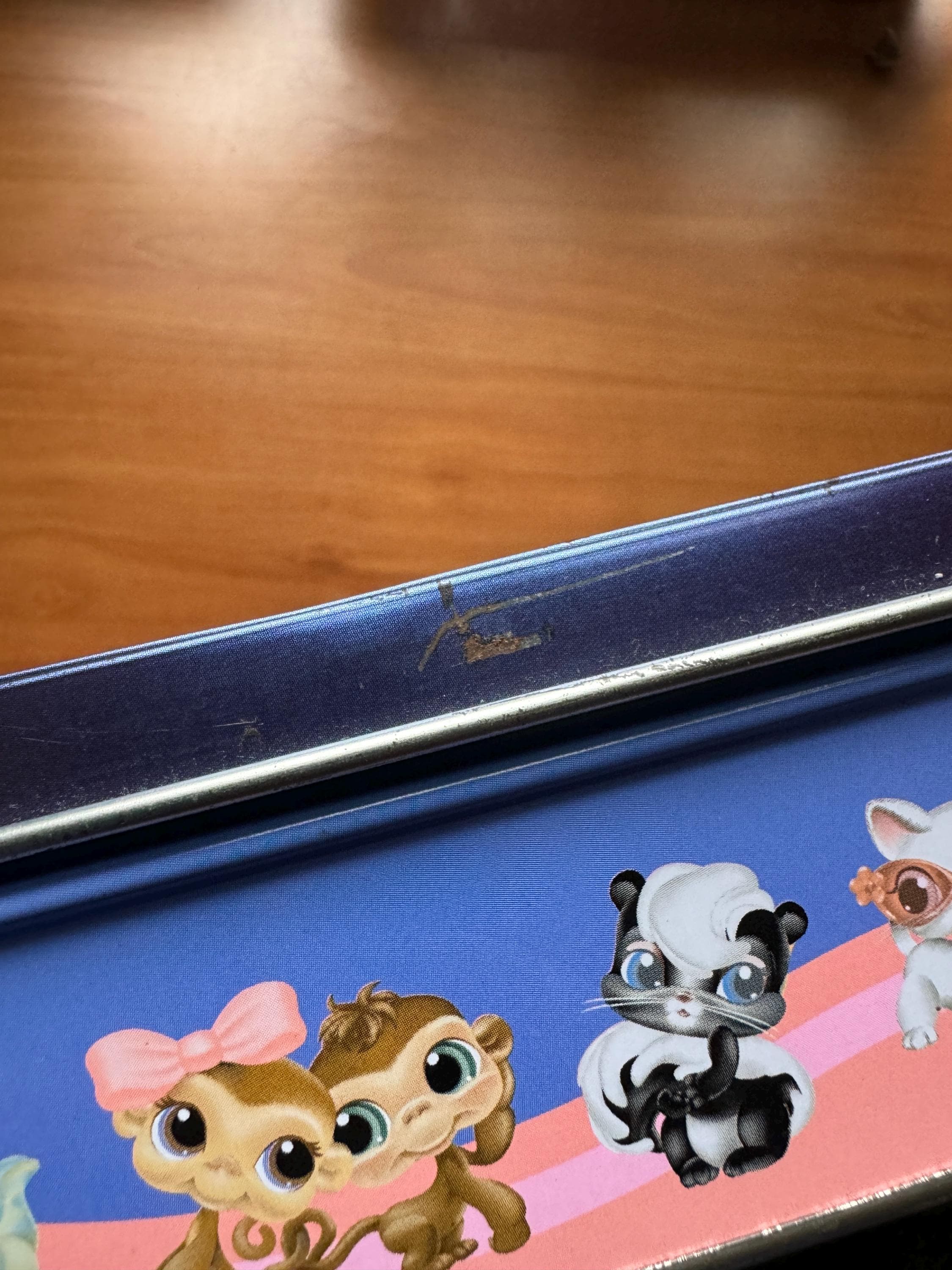 Boite métallique petshops 2009 boîte métallique Littlest Pet Shop Empty Collectors Tin Hasbro Metal Storage Target Edition - Collection