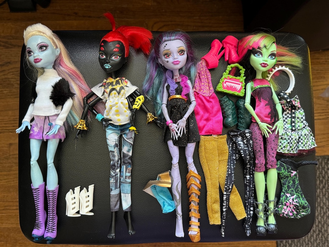 G1 Vintage Monster High Dolls. I Heart Fashion Dolls. Wydowna