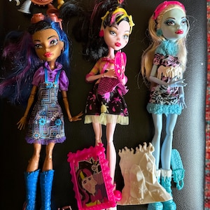 Poupées Monster High vintage G1. Classe d&#39;art Robecca, Abbey et Draculaura. Presque terminé. Vendu à l&#39;unité.