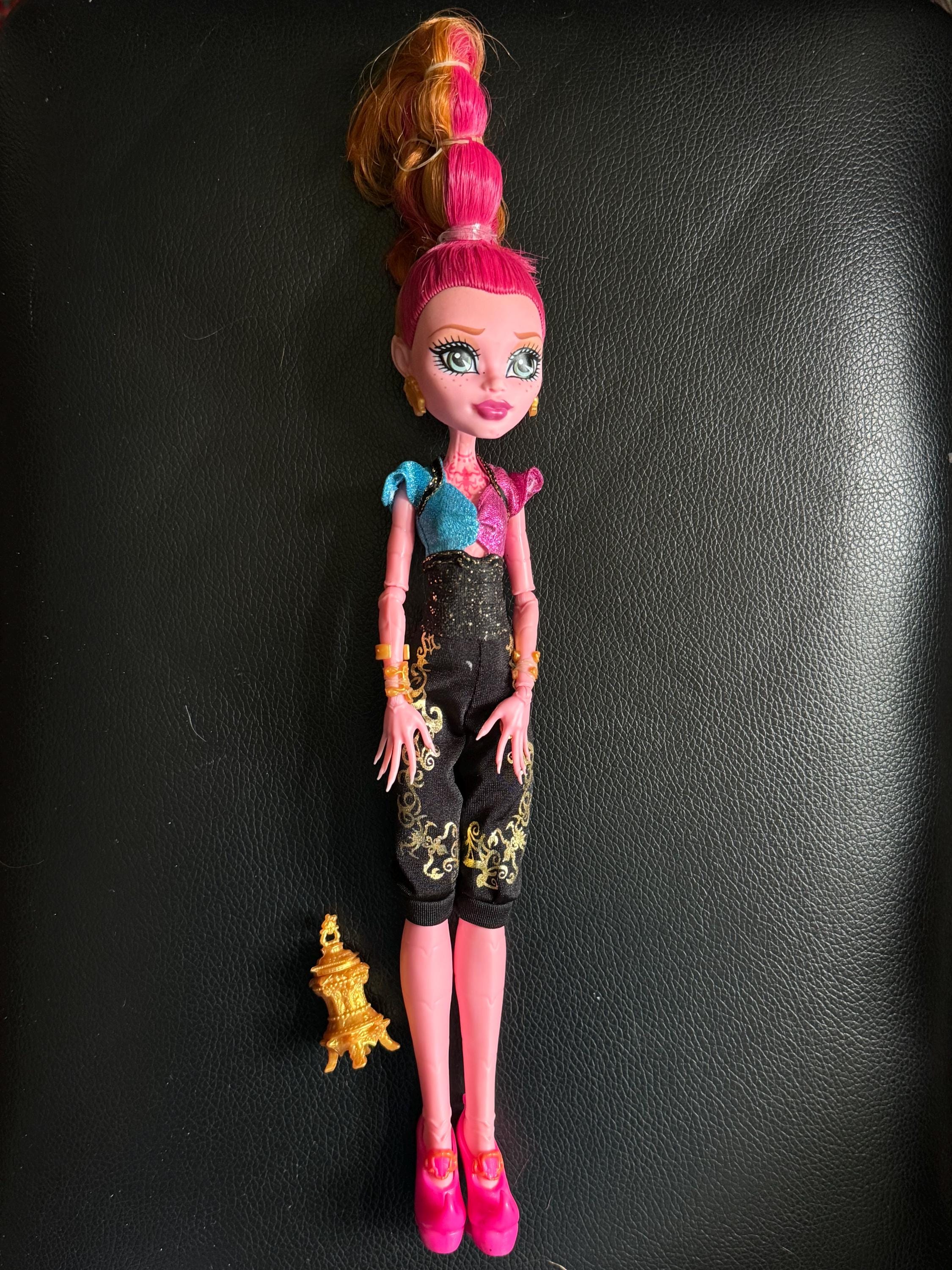 G1 Vintage Monster High Dolls. Gigi Grant, New Scaremester and 13