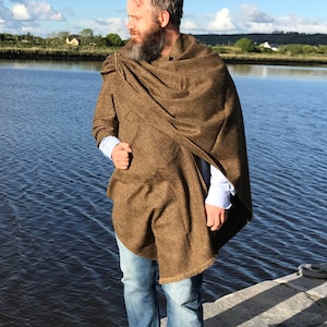Irish Donegal tweed ruana, cape, wrap, arisaid - brown / bronze herringbone - 100% Pure New Wool - unisex - HANDMADE IN IRELAND