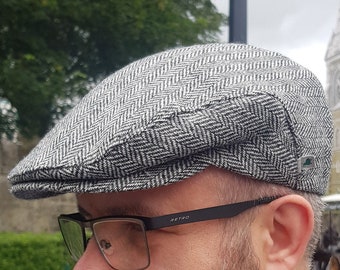 Coppola Tradizionale Tweed Irlandese - Berretto Paddy - Berretto Newsboy - Spina di Pesce Bianca e Nera - 100% Pura Lana Vergine - Imbottita - FATTA A MANO IN IRLANDA