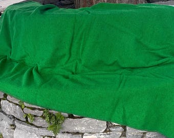 Emerald Shamrock Celtic Green Irish Wool Blanket – King 108" x 90" – Heavyweight – Handmade in Ireland