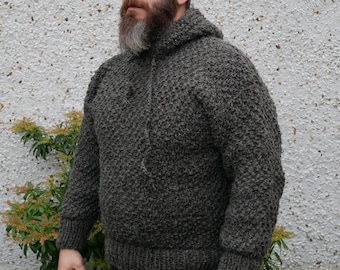 Irischer Mittelalter Pullover - Kapuze - Drachenschuppenmuster -100% Rohwolle- handgesponnenes Bio-Wollgarn -UNgefärbt - grau -Handgestrickt in Irland