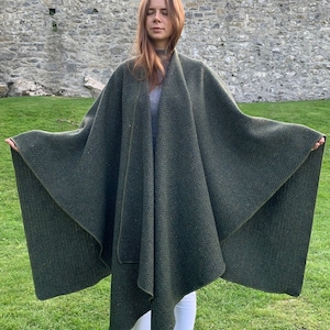 Irish Donegal Tweed Wool Ruana, Wrap, Cape, Cloak, Arisaid - Speckled Forest Green Herringbone - Unisex - Heavy Tweed - HANDMADE IN IRELAND