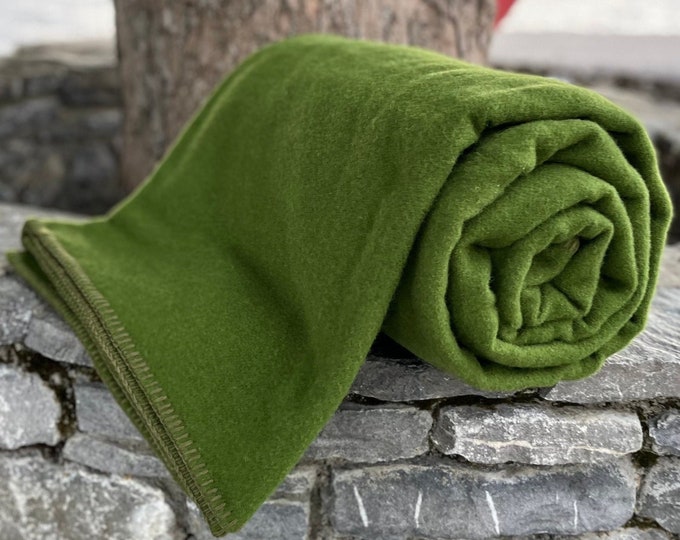 Queen Size Wool Blanket - Grass Green - 90″ x 100″ (229 x 254 cm) - 100% Pure New Irish Sheep Wool - Thick & Heavy - MADE IN IRELAND