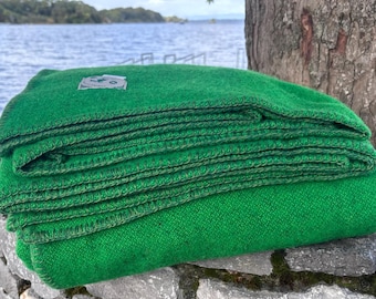 Queen Irish Wool Blanket — Emerald (Shamrock) Green 90×100 in — Heavyweight 100% Pure New Wool — Made in Ireland | DDP to USA & Canada