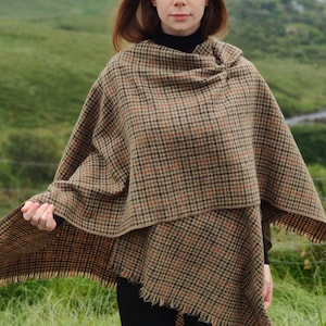 Irish Donegal Tweed Cape / Rectangle Cloak / Ruana  - beige/green/black/burnt orange houndstooth  - 100% Pure New Wool - HANDMADE IN IRELAND