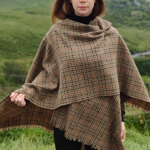 Irish Donegal Tweed Cape / Rectangle Cloak / Ruana  - beige/green/black/burnt orange houndstooth  - 100% Pure New Wool - HANDMADE IN IRELAND