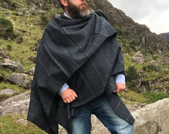 Irish Donegal Tweed Ruana, Wrap, Cape, Rechteckumhang - Navy Denim Fischgrat Mit Orange / Lila Karo - 100% Wolle - HANDMADE IN IRELAND