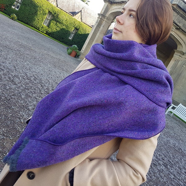 Irisches Tweed Tuch, oversized Schal, Stola - lila Fischgrat - 100% Schurwolle - handgesäumt - HANDMADE IN IRELAND