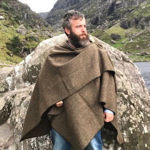 Irish Donegal Tweed Wool Ruana, Wrap, Cape, Cloak - Speckled Brown - /HEAVY TWEED/ - 100% Pure New Wool - Unisex - Handmade in Ireland