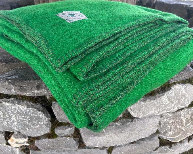 Emerald Shamrock Celtic Green Irish Wool Blanket – Twin 70" x 90" – Heavyweight – Handmade in Ireland