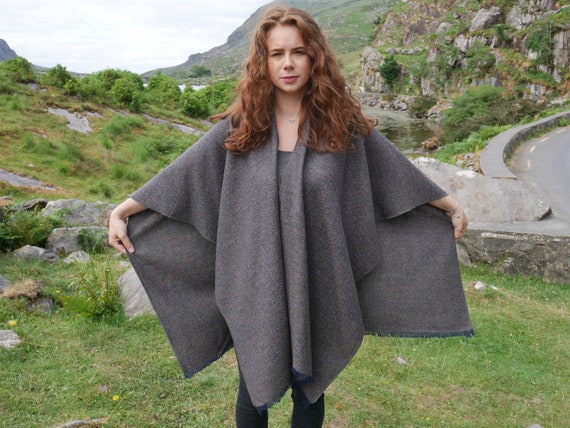 Ruana arisaid laine tweed irlandais, wrap, arisaid Ruana - chevrons marron/bleu/beige - 100 % laine - prêt pour l’expédition - livraison gratuite - HANDMADE IN Irlande 9dae39 Ruana arisaid laine tweed irlandais, wrap, arisaid Ruana - chevrons marron/bleu/beige - 100 % laine - prêt pour l’expédition - livraison gratuite - HANDMADE IN Irlande 9dae39