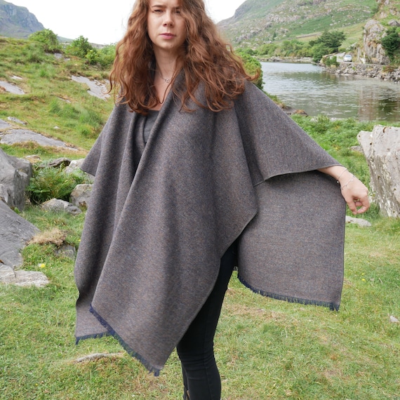 Ruana arisaid laine tweed irlandais, wrap, arisaid Ruana - chevrons marron/bleu/beige - 100 % laine - prêt pour l’expédition - livraison gratuite - HANDMADE IN Irlande 9dae39 Ruana arisaid laine tweed irlandais, wrap, arisaid Ruana - chevrons marron/bleu/beige - 100 % laine - prêt pour l’expédition - livraison gratuite - HANDMADE IN Irlande 9dae39