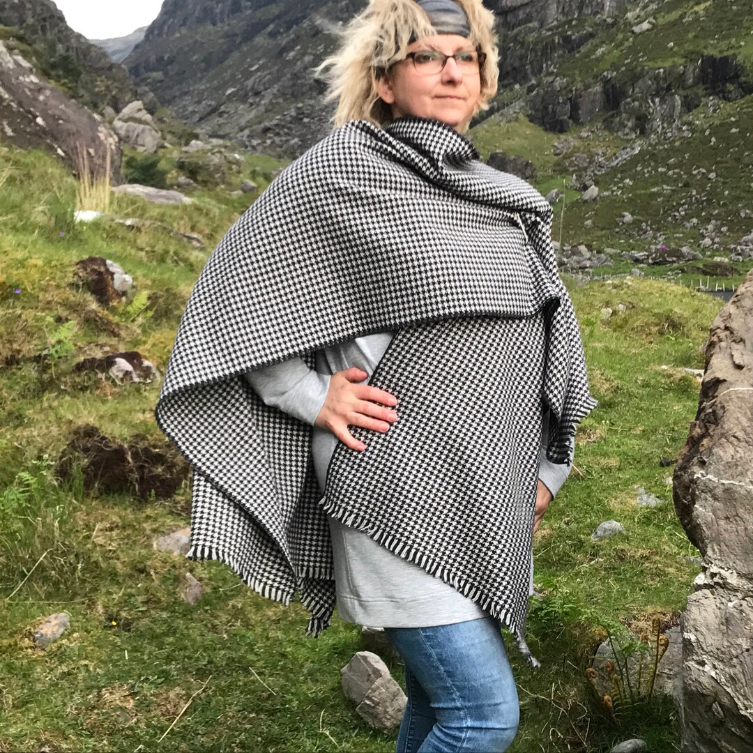 Irish Soft Lambswool Ruana, Wrap,cape,shawl,arisaid - Black and White ...
