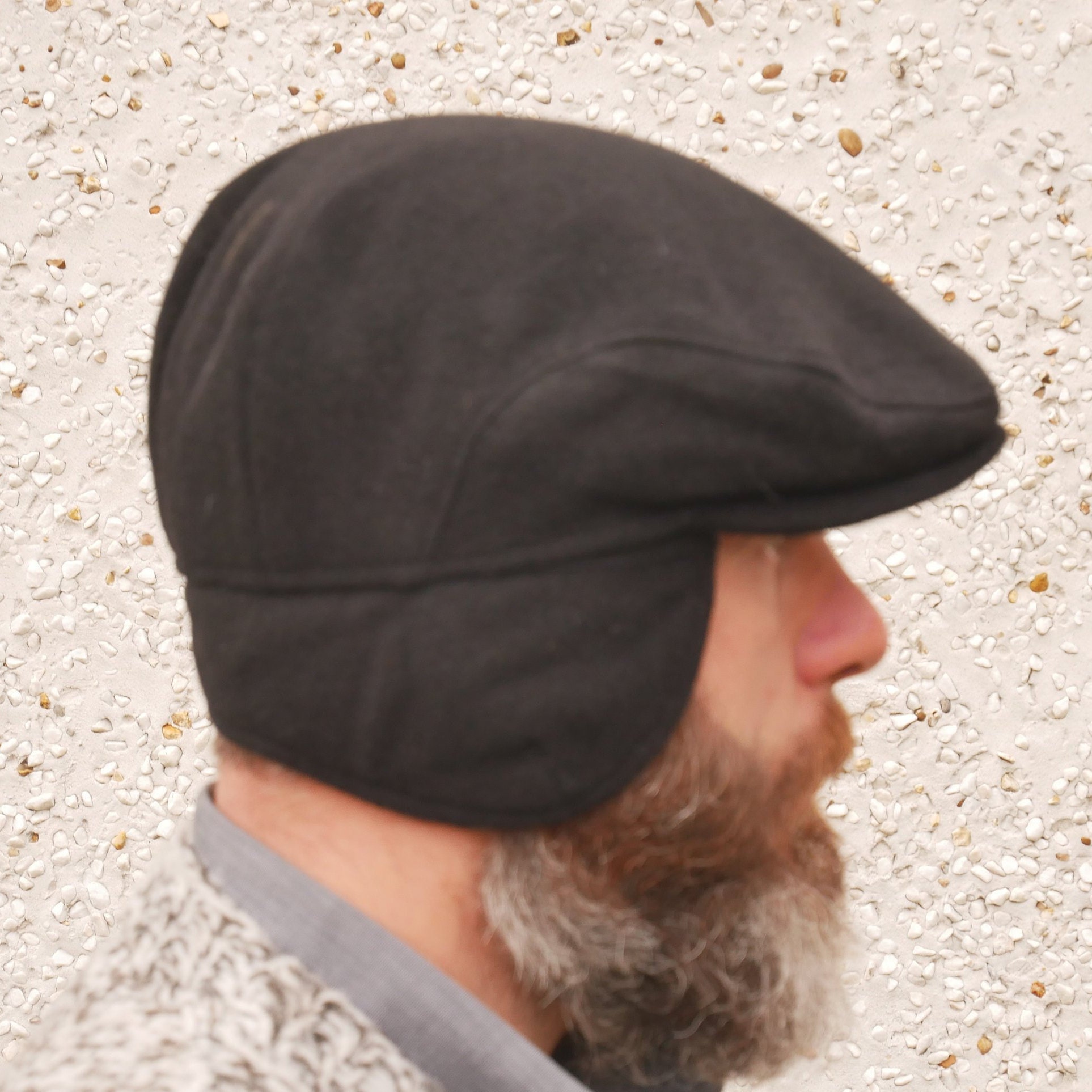 Traditional Irish tweed flat cap with optional/foldable ear flaps