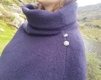 Poncho à col roulé en laine feutrée irlandaise - 100% pure laine vierge - très chaud - marine - prêt à être expédié - HANDMADE IN IRELAND