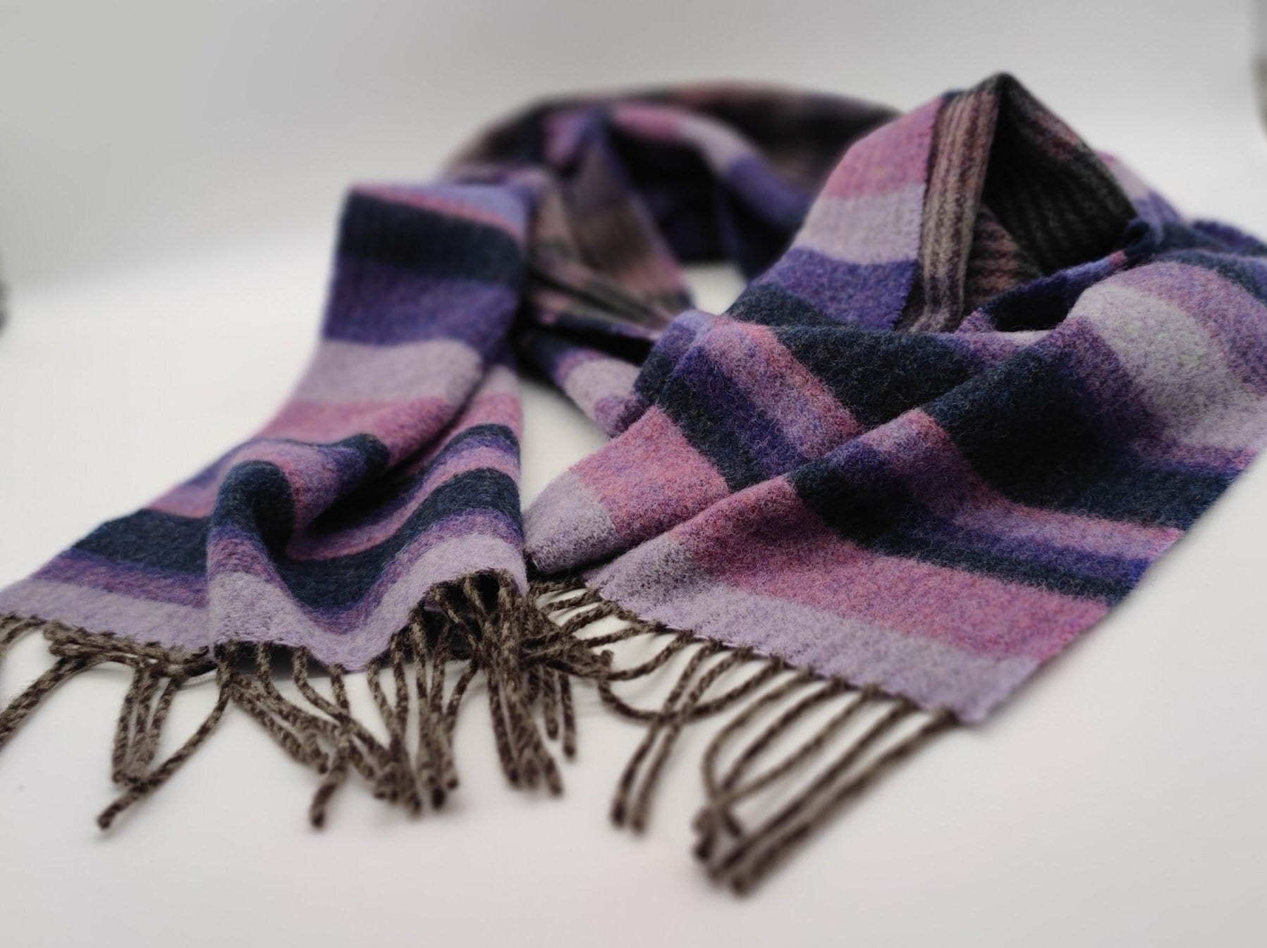 現貨LV simply scarf (100% wool), 名牌, 飾物及配件- Carousell