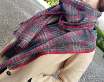 Ierse tweed sjaal, oversized sjaal, gestolen - grafiet / bruin / blauw / rood / geel tartan, plaid check - 100% pure nieuwe wol - HANDGEMAAKT IN IERLAND