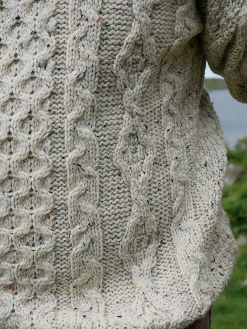 Traditioneller Aran Pullover 100% Schurwolle Creme mit mehrfarbigen Fleck Nep Warm und klobig MADE IN IRELAND Bild 8