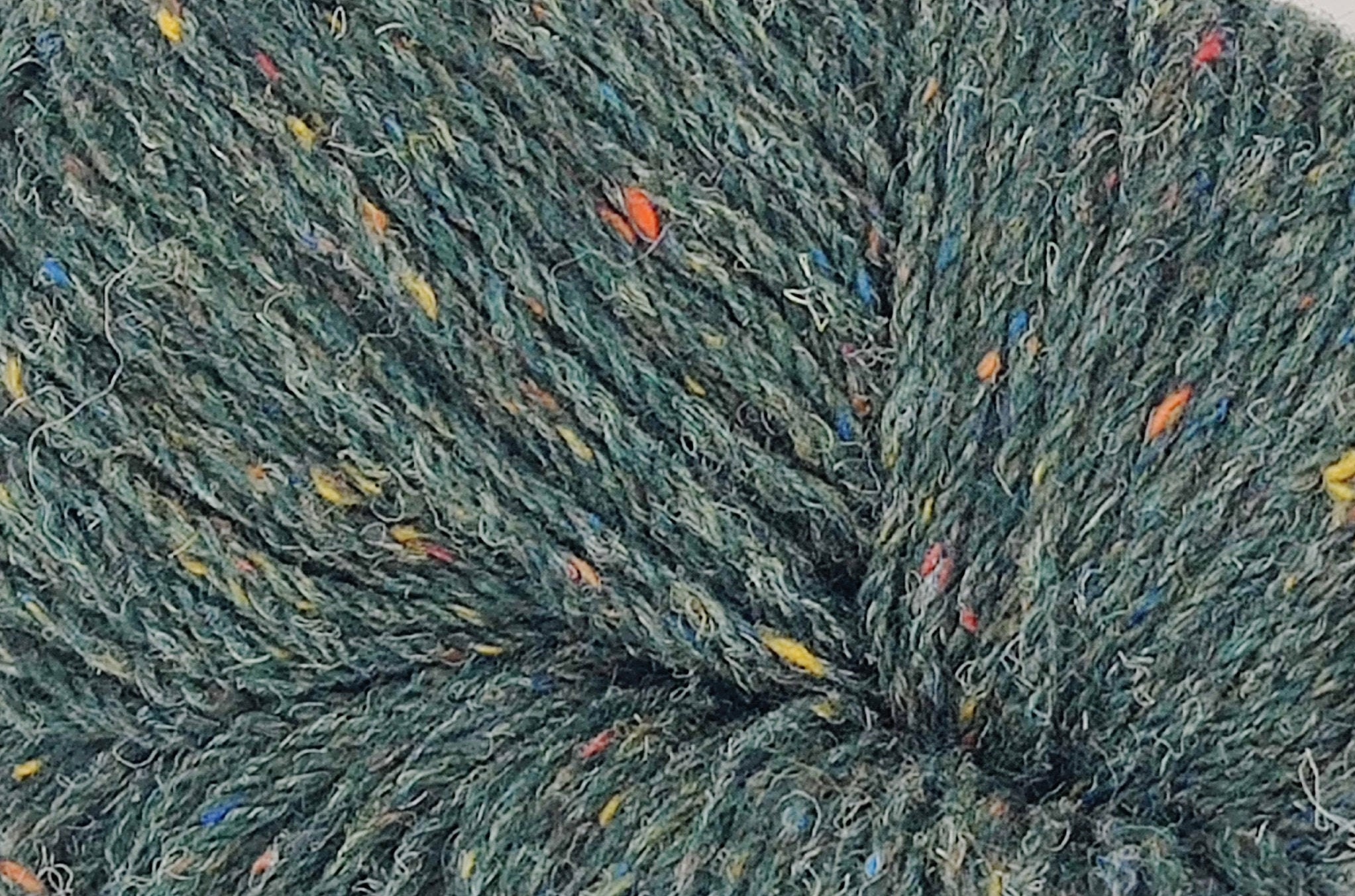 365yards/333m of Authentic Aran Knitting Wool green fleck 200g/7oz