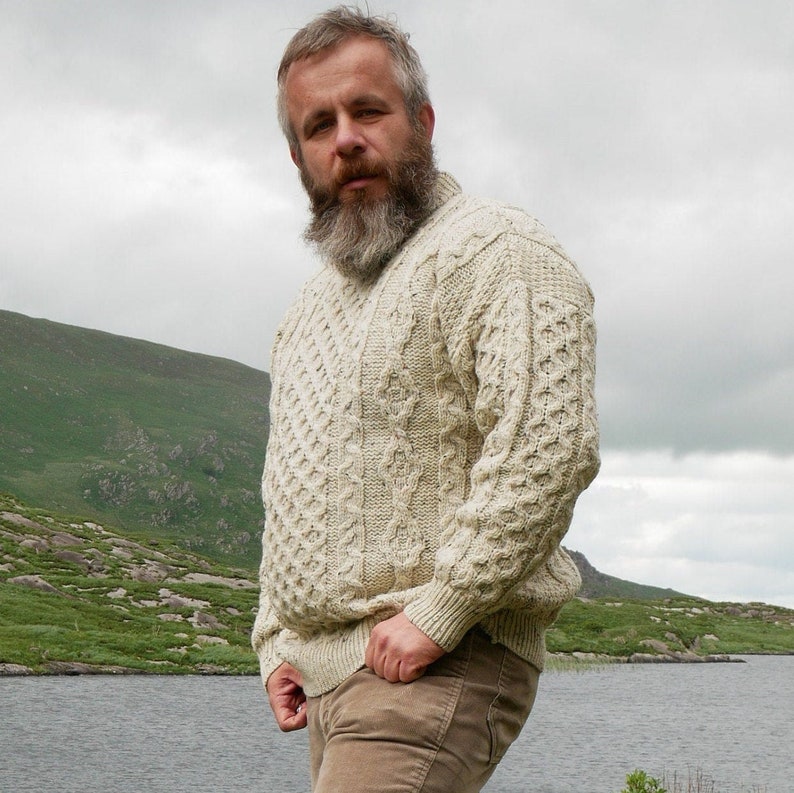 Traditioneller Aran Pullover 100% Schurwolle Creme mit mehrfarbigen Fleck Nep Warm und klobig MADE IN IRELAND Bild 1