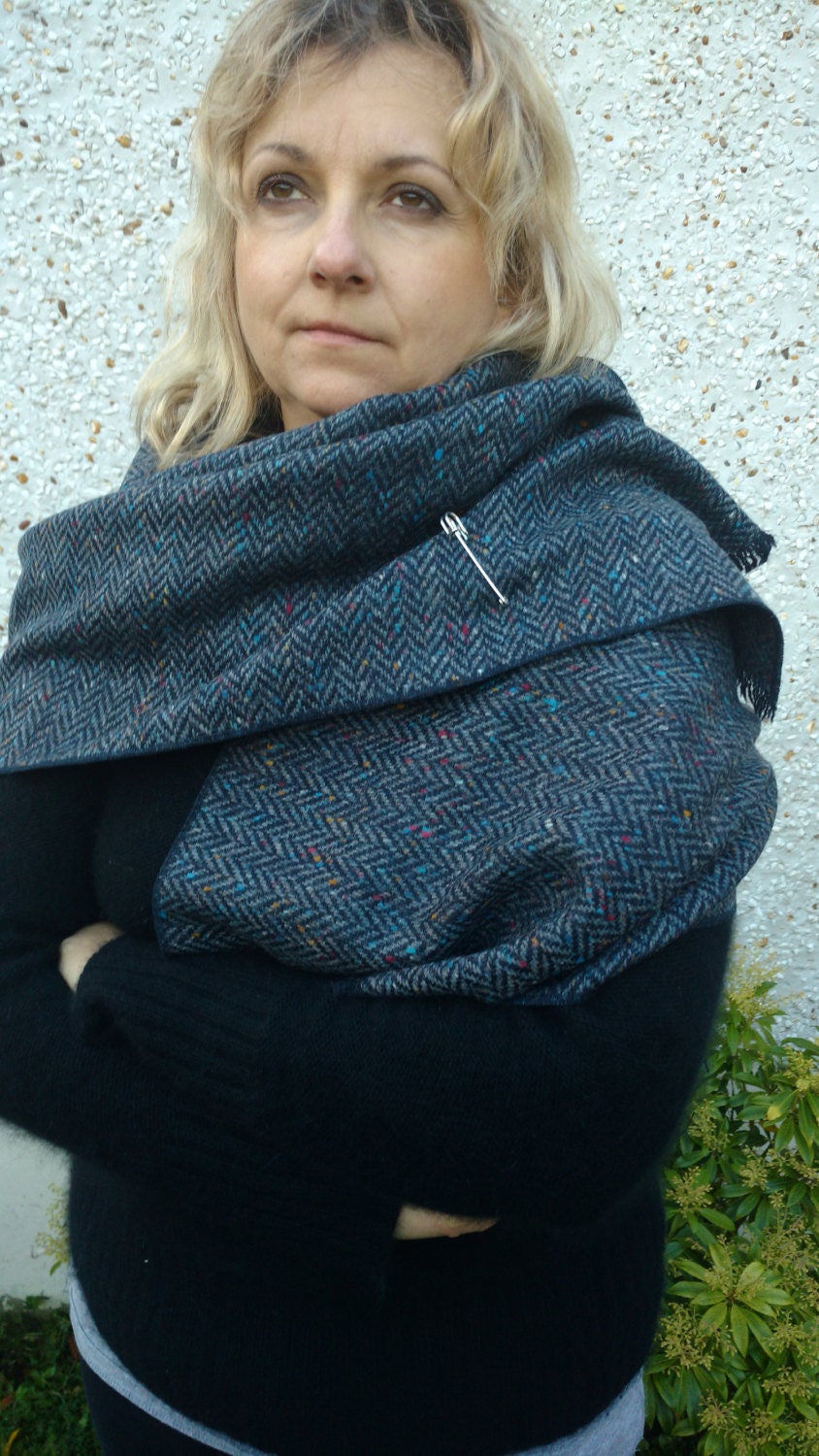 Ierse tweed wollen sjaal 100% wol oversized sjaal gestolen grijs / blauw / zwarte strepen HANDGEMAAKT IN IERLAND Accessoires Sjaals & omslagdoeken Sjaals & omslagdoeken hand omzoomd 