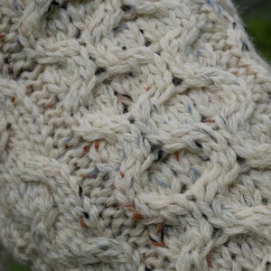 Traditioneller Aran Pullover 100% Schurwolle Creme mit mehrfarbigen Fleck Nep Warm und klobig MADE IN IRELAND Bild 6