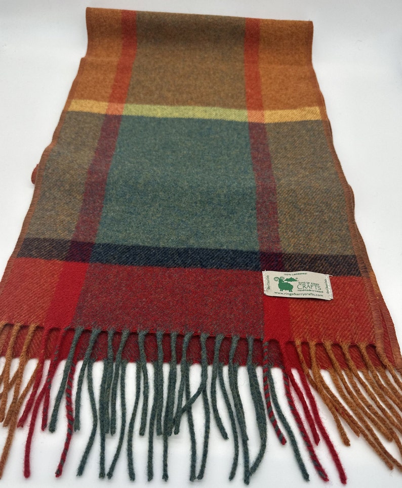 Écharpe irlandaise en laine d'agneau douce 100 % pure laine vierge carreaux écossais multicolores accrocheurs 32 x 180 cm très douce FABRIQUÉE À LA MAIN EN IRLANDE image 2